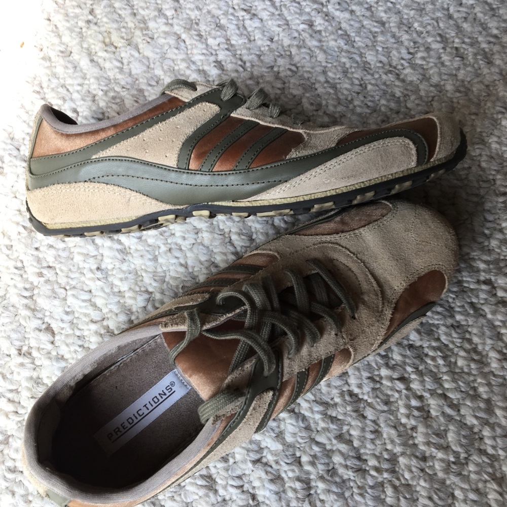 Athletic/Casual low-profile shoes=EUC!